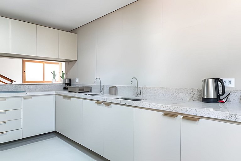 Casa Lú | 5 Suítes | 80m da Praia | Até 18 pessoas