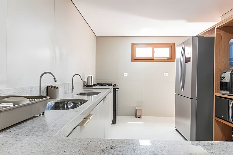 Casa Lú | 5 Suítes | 80m da Praia | Até 18 pessoas